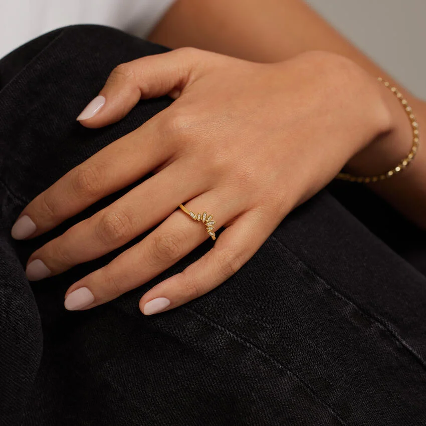 Petal Contour Diamond Ring